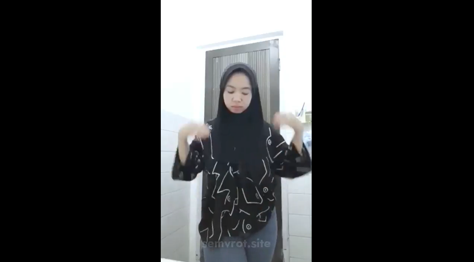 Hijab Indo Viral Karena Joged Yang Sangat Hot