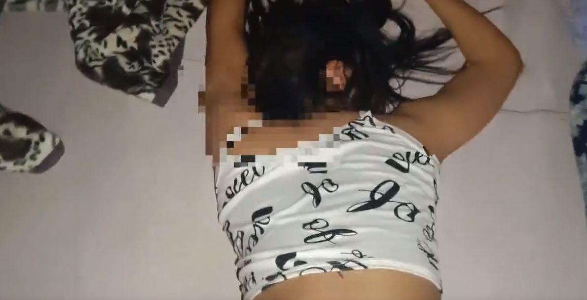 Lagi Tidur Di Banguni Sahur Sama Pacar Sambil Di Mainin Nenen Viral